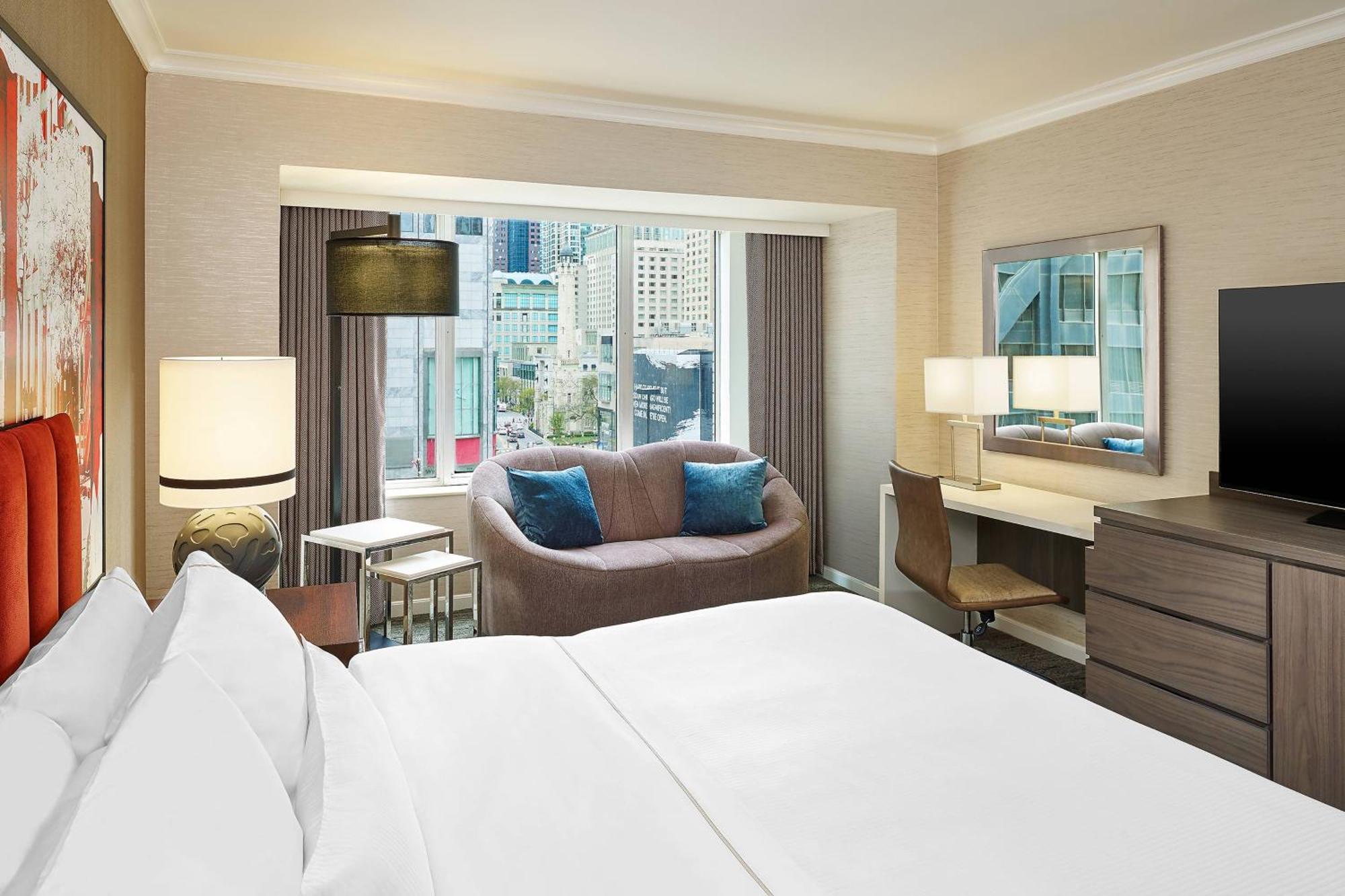 Deluxe King Room with City View